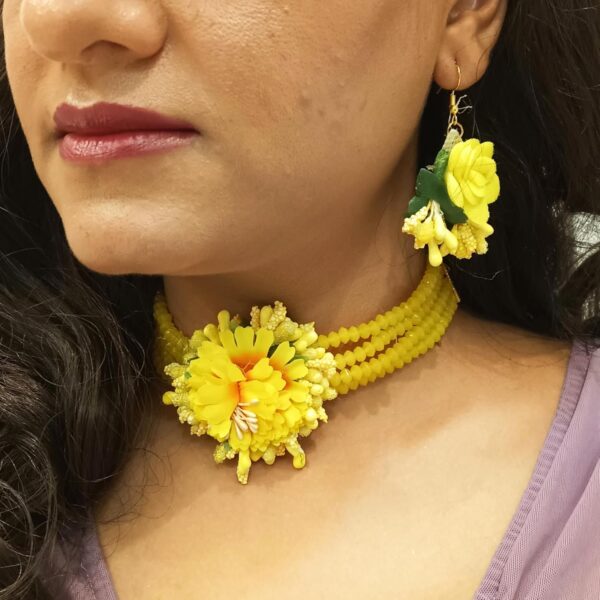Artificial flower Flower Jewelry Set Pearl  Choker Necklace with Maang Tikka Earrings Floral Handmade perfect for mehndi, mayon, or haldi ceremonies - Image 2