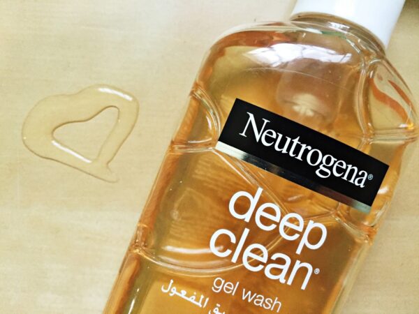 Neutrogena Deep Clean Gel Wash – Oil-Free Daily Facial Cleanser for Oily & Combination Skin (200ml) - Image 2
