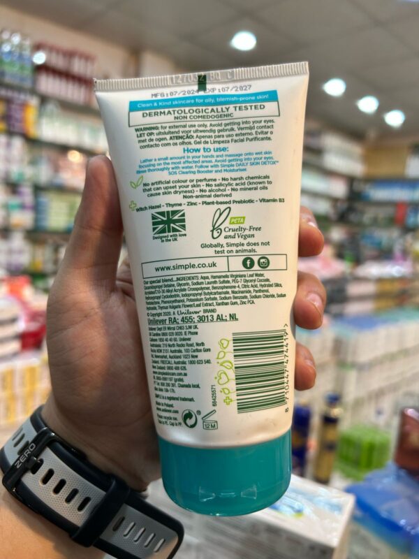 Simple Daily Skin Detox Purifying Gel Facial Wash – 150ml - Image 5